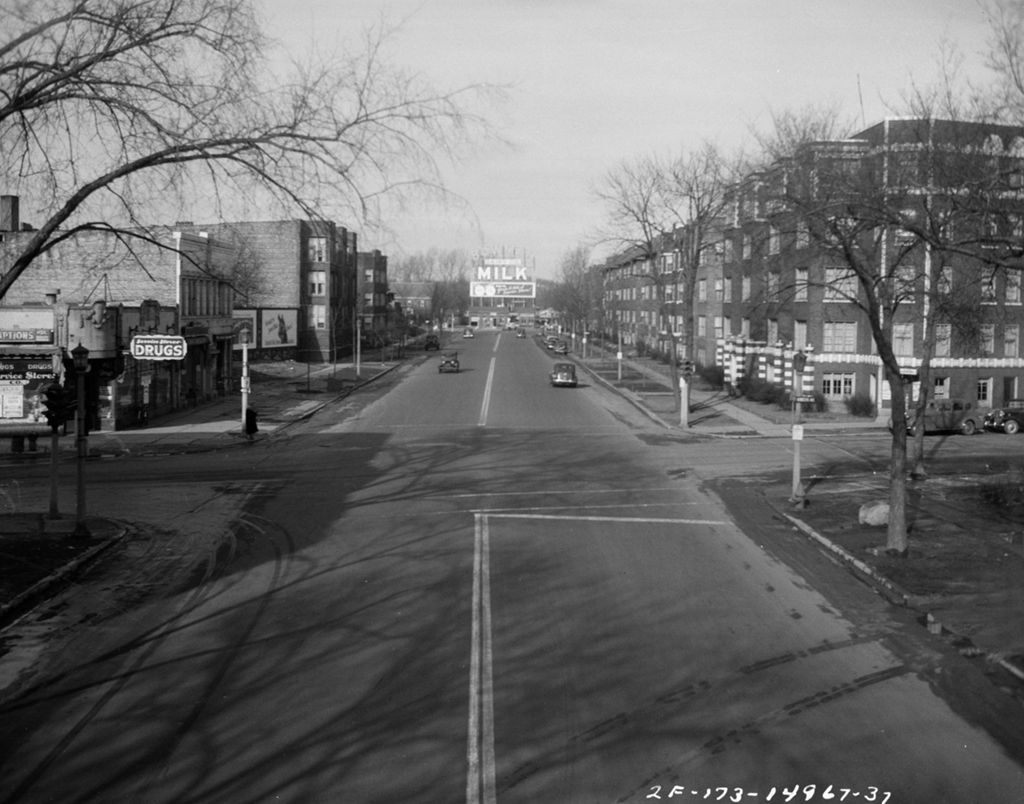 Traffic Intersection at Sheridan Road and Rogers Ave, Image 01