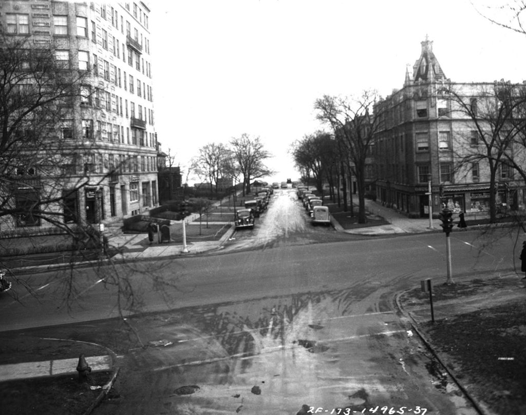 Traffic Intersection at Sheridan Road and Chase Ave, Image 01