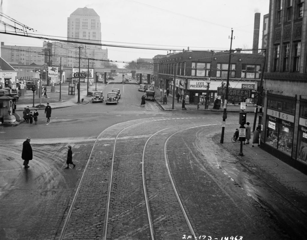 Traffic Intersection at Sheridan Road and Devon & Broadway, Image 08