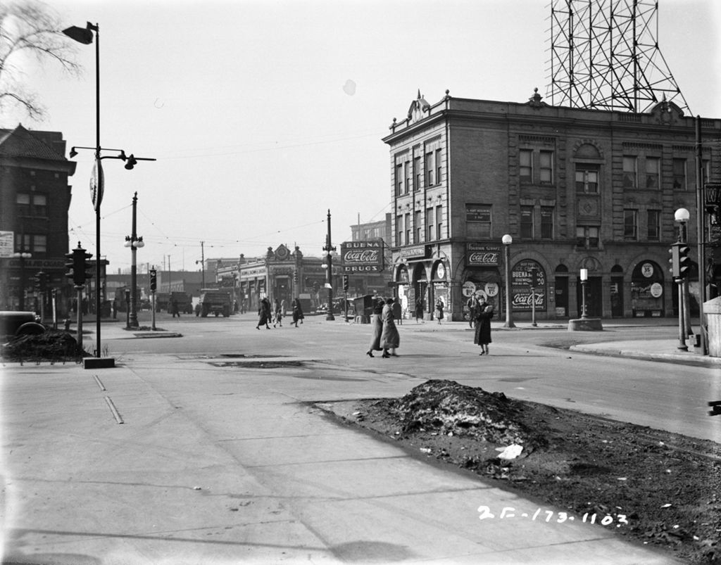 Traffic Intersection at Sheridan Road and Montrose Ave, Image 02