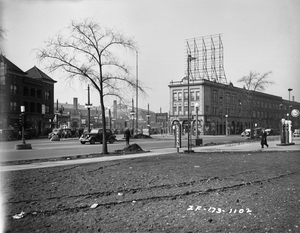 Traffic Intersection at Sheridan Road and Montrose Ave, Image 01