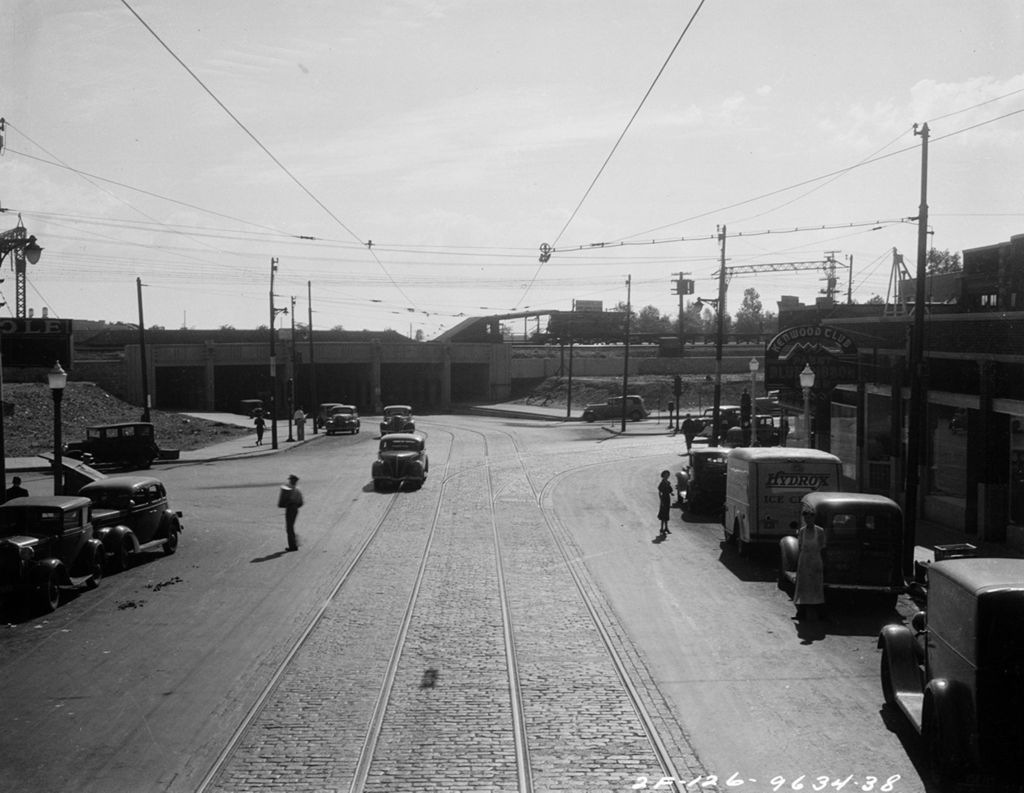 Traffic Intersection at Lake Park Ave and 47th Street, Image 01