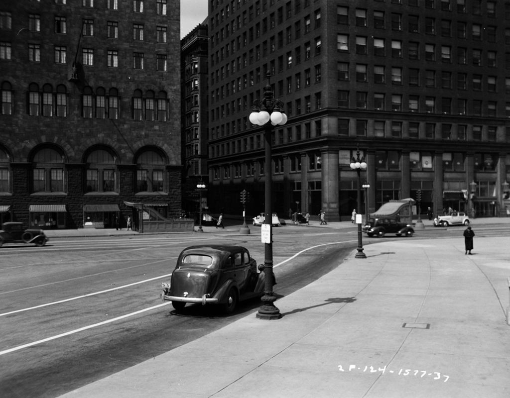Miniature of Traffic Intersection at Michigan Blvd and Van Buren, Image 01