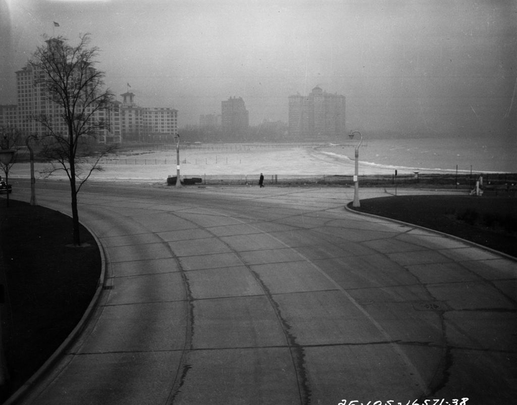 Traffic Intersection at Lake Shore Drive and Foster, Image 02