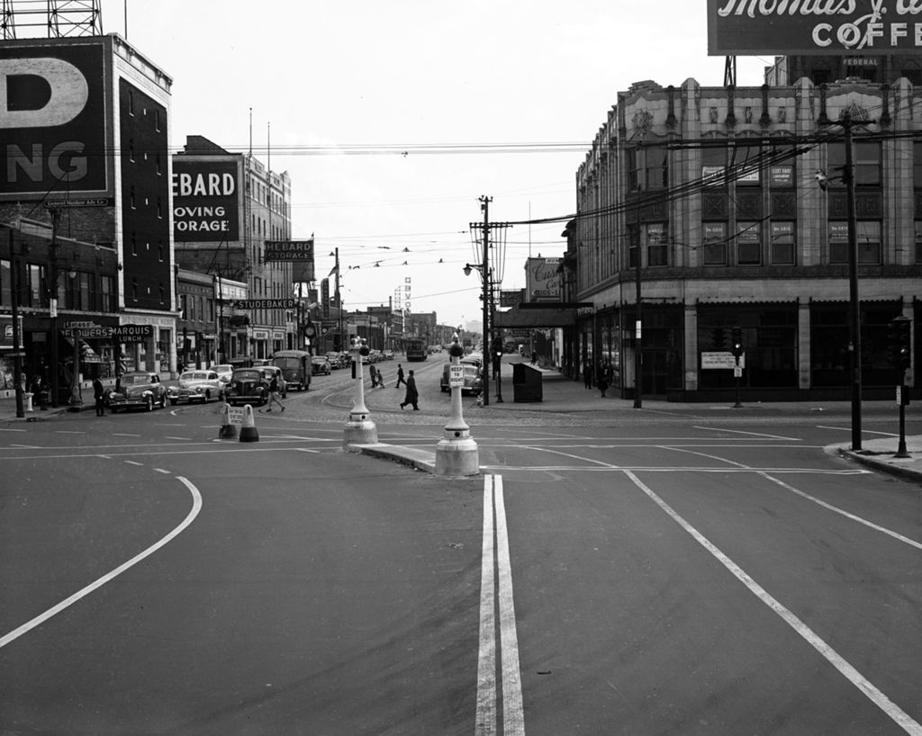 Traffic Intersection at Sheridan Road and Devon Ave, Image 04