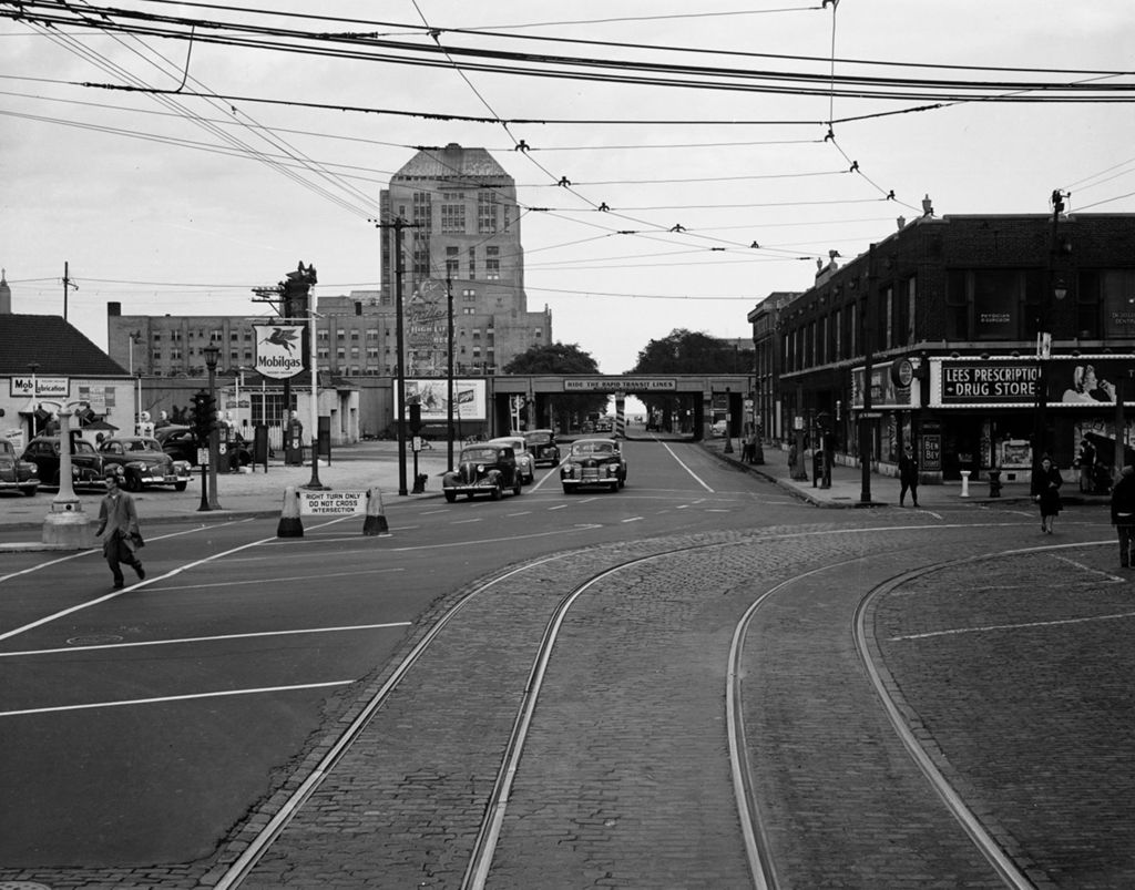 Traffic Intersection at Sheridan Road and Devon Ave, Image 02