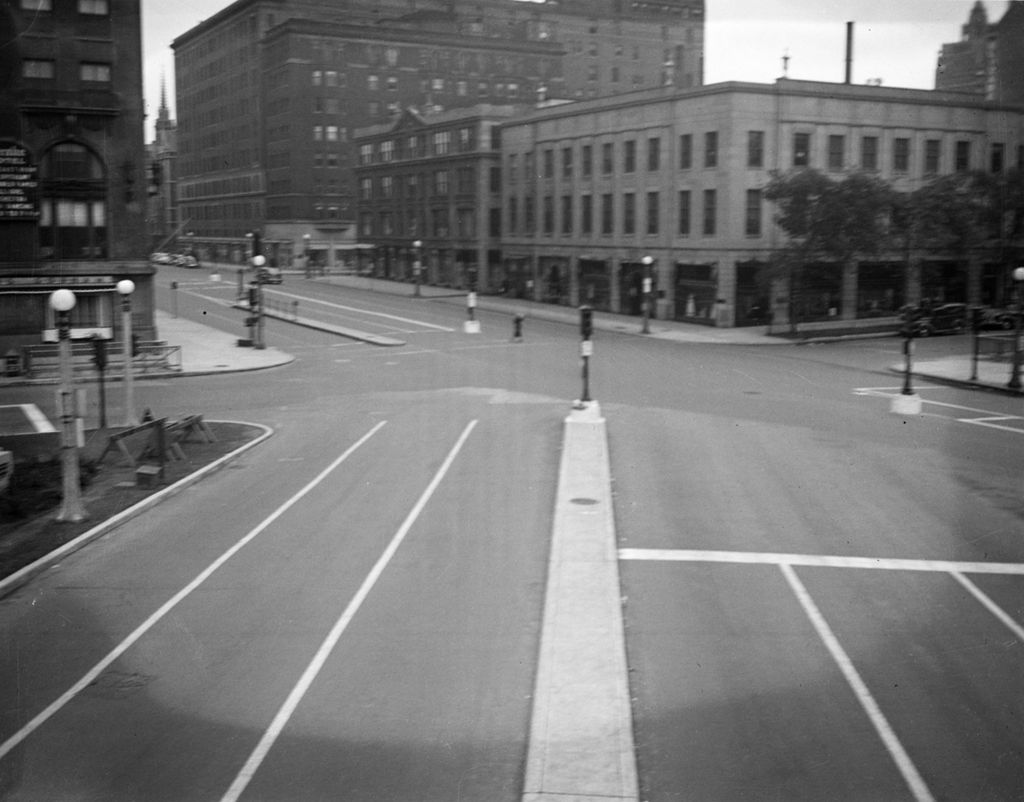 Traffic Intersection at Michigan Blvd and Oak, Image 03