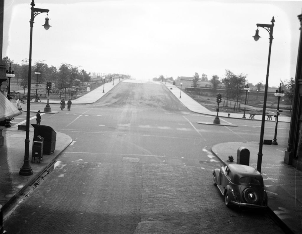Miniature of Traffic Intersection at Michigan Blvd and Monroe, Image 03