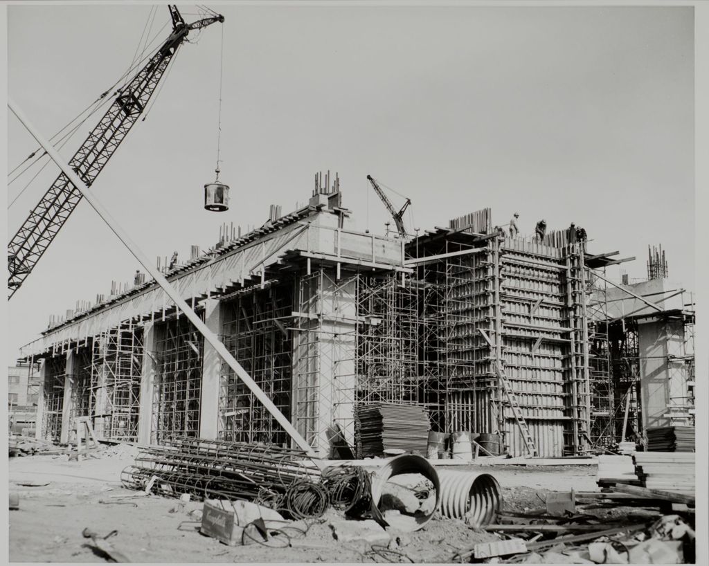 Miniature of Construction of a building on east campus