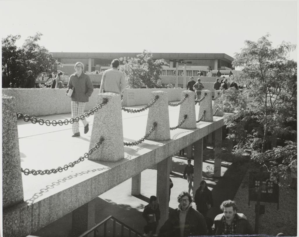 Miniature of Pedestrians on an elevated walkway