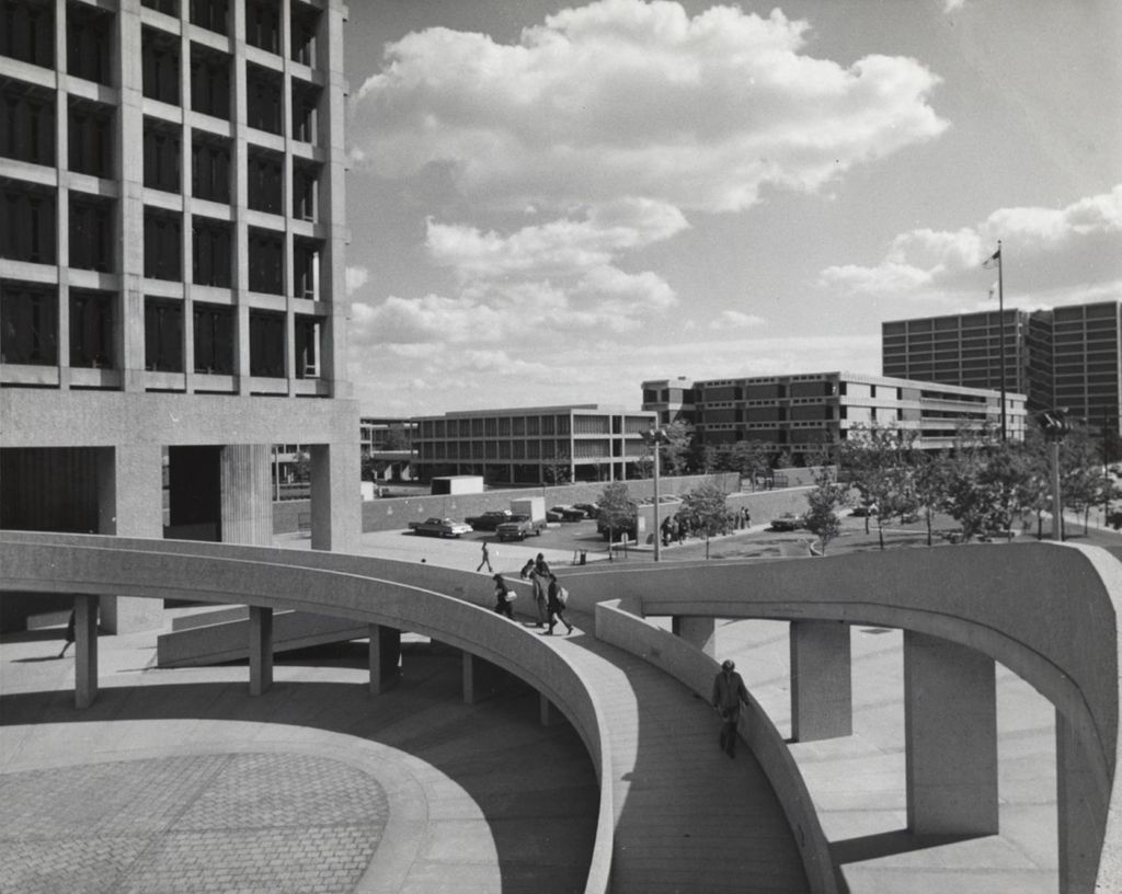 Miniature of View of pedestrians on elevated walkways connecting the Behavioral Sciences building to University Hall