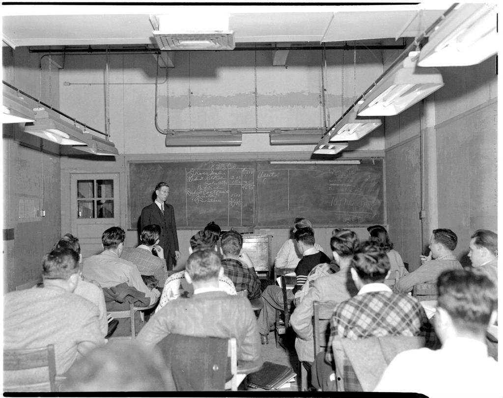 Miniature of Students in Business Class, University of Illinois Chicago Undergraduate Division