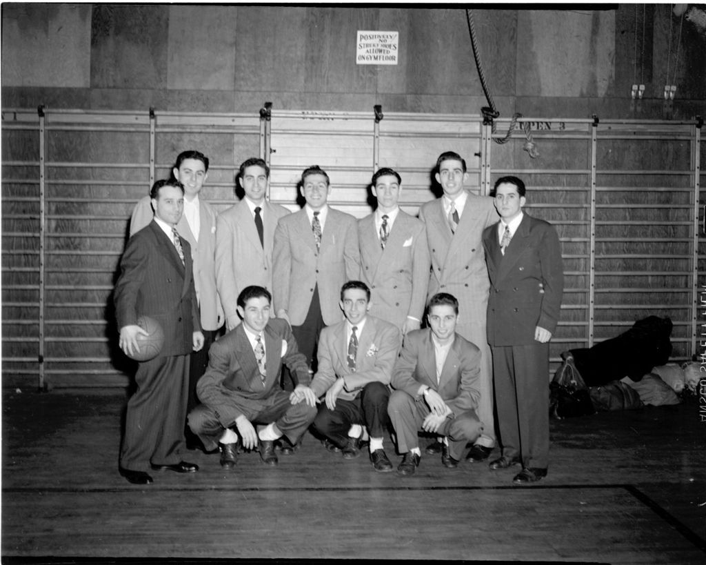 Men's Basketball Tournament (Team Molecules), University of Illinois Chicago Undergraduate Division