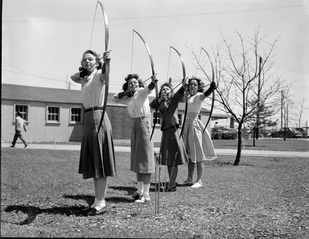 Miniature of Womens' Archery, University of Illinois Chicago Undergraduate Division
