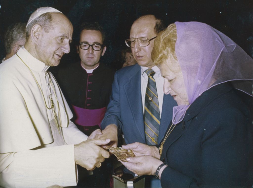 Miniature of Esther Saperstein meets Pope Paul VI