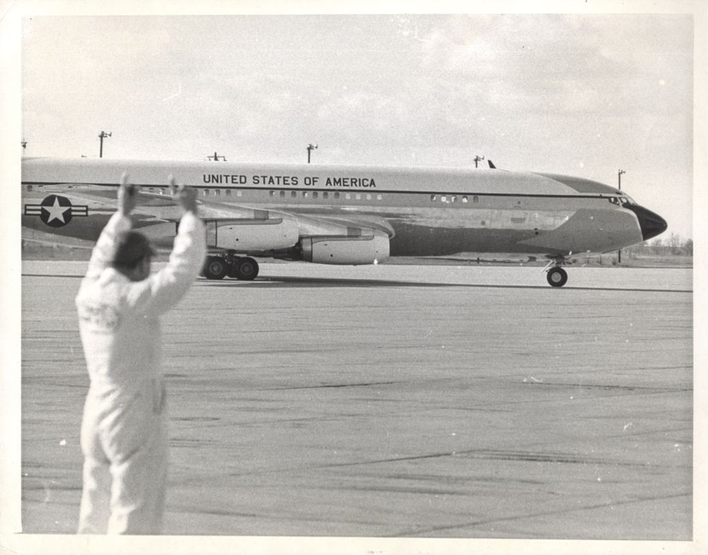 President Kennedy's plane lands in Chicago