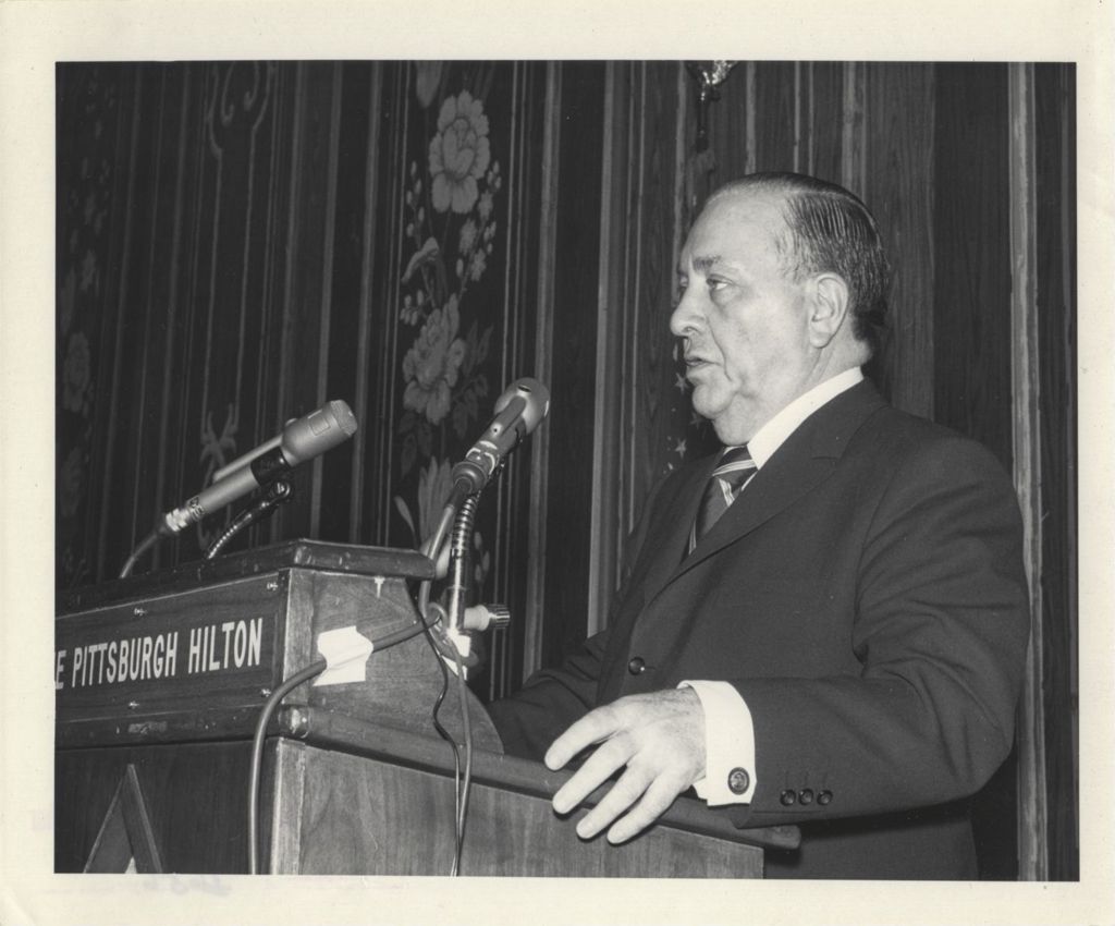 Richard J. Daley speaking at a banquet to honor Joe Barr