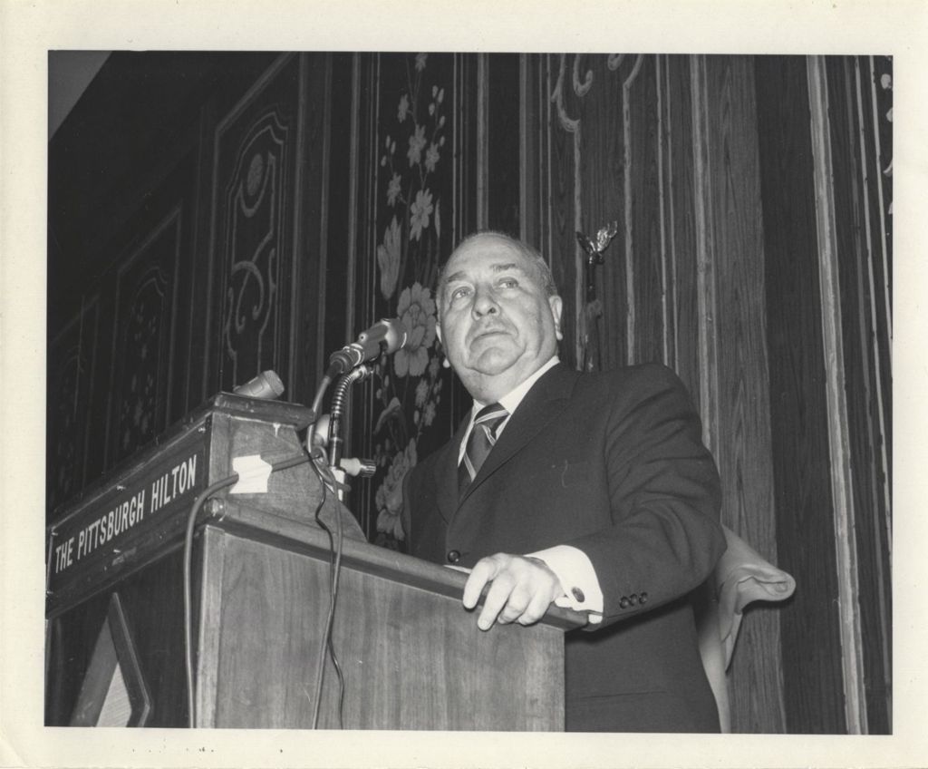 Richard J. Daley speaking at a banquet to honor Joe Barr