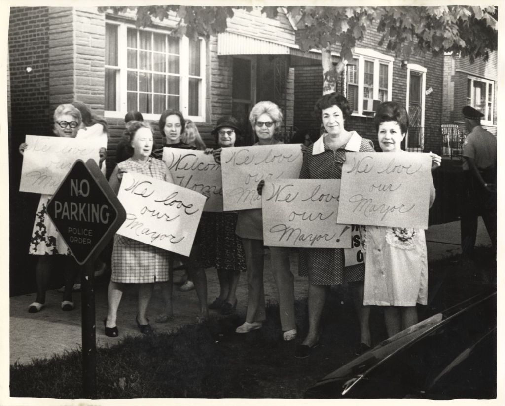 Women holding Mayor Daley support signs