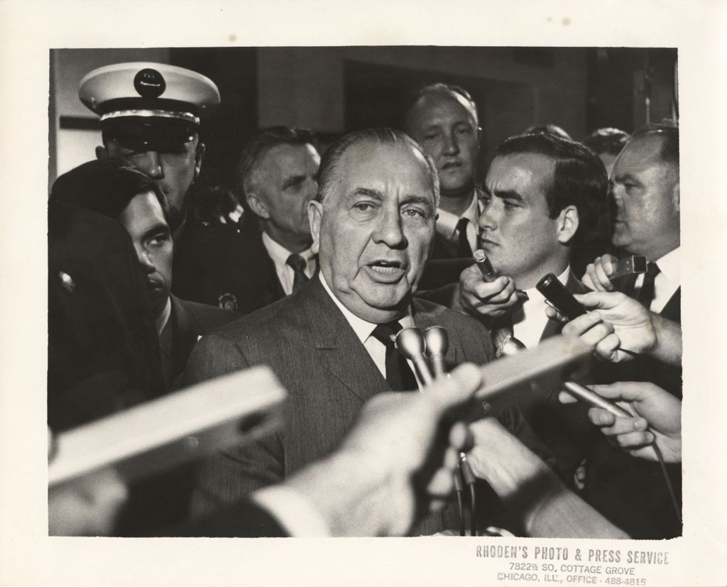 Richard J. Daley with reporters during Democratic National Convention