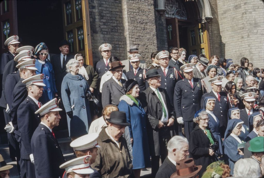 St. Patrick's Day in Chicago, 1966, Crowd on the steps of Old St. Patrick's Church