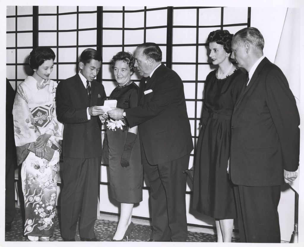 Richard J. Daley presents a gift to a Japanese couple