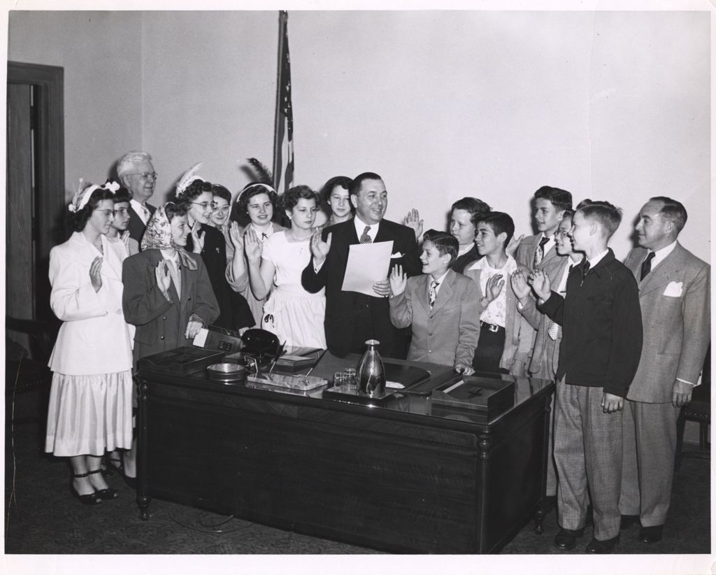 Miniature of Richard J. Daley leads a swearing in ceremony for Bridgeport youths