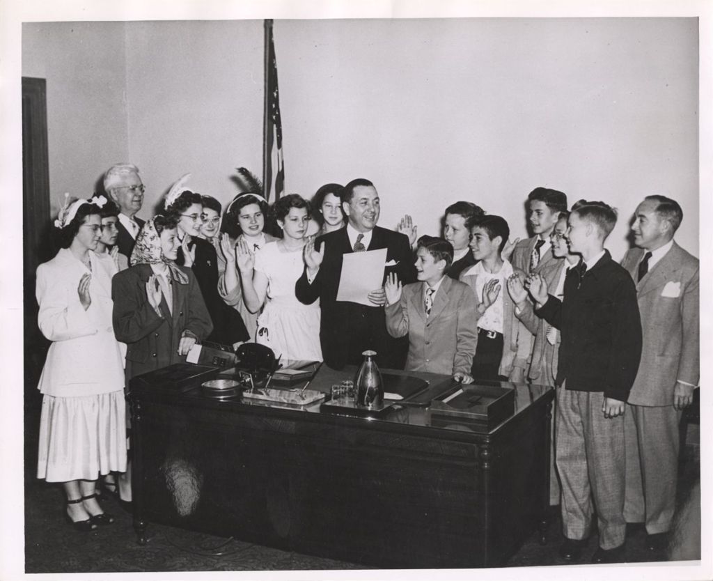 Miniature of Richard J. Daley leads a swearing in ceremony for Bridgeport youths