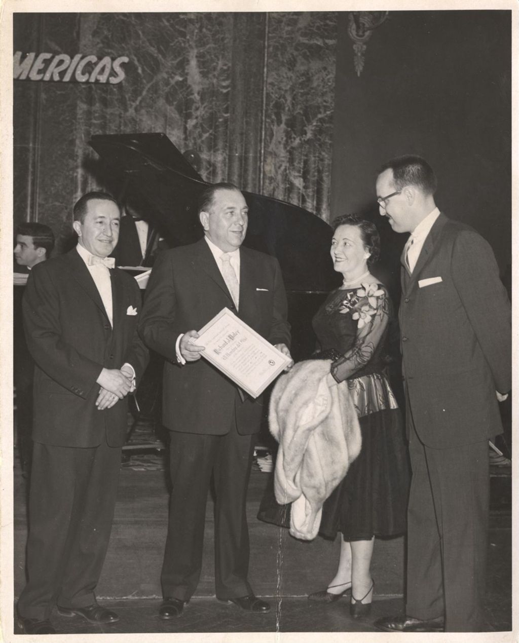 Richard J. and Eleanor Daley with "El Hombre del Año" award