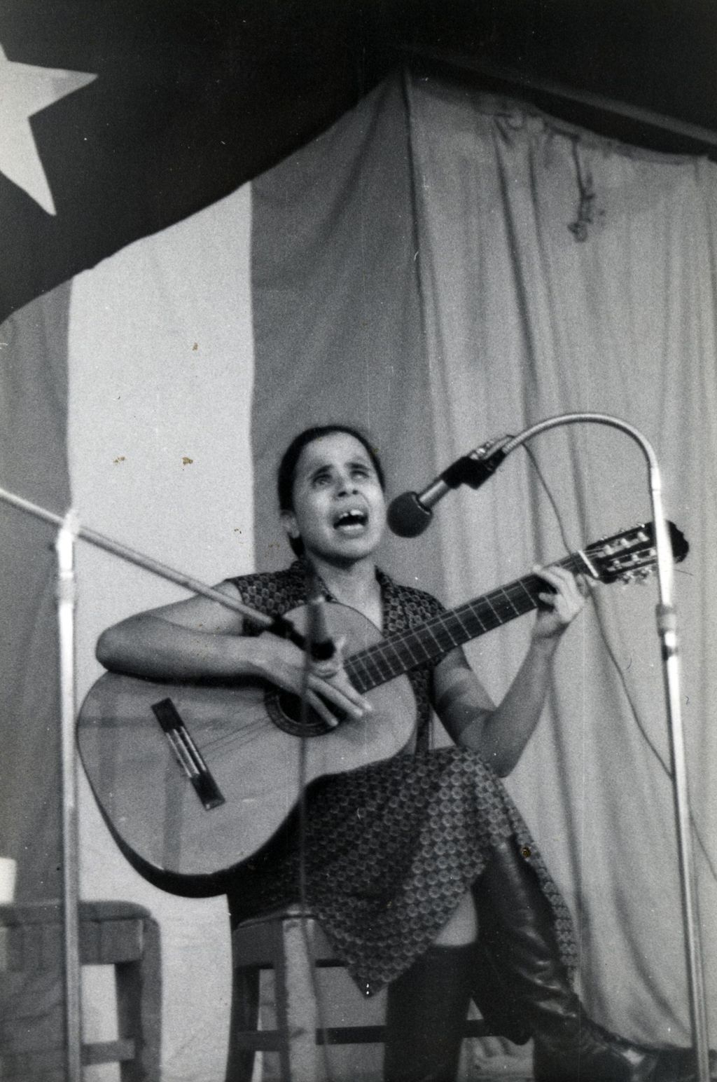 Miniature of Woman singing