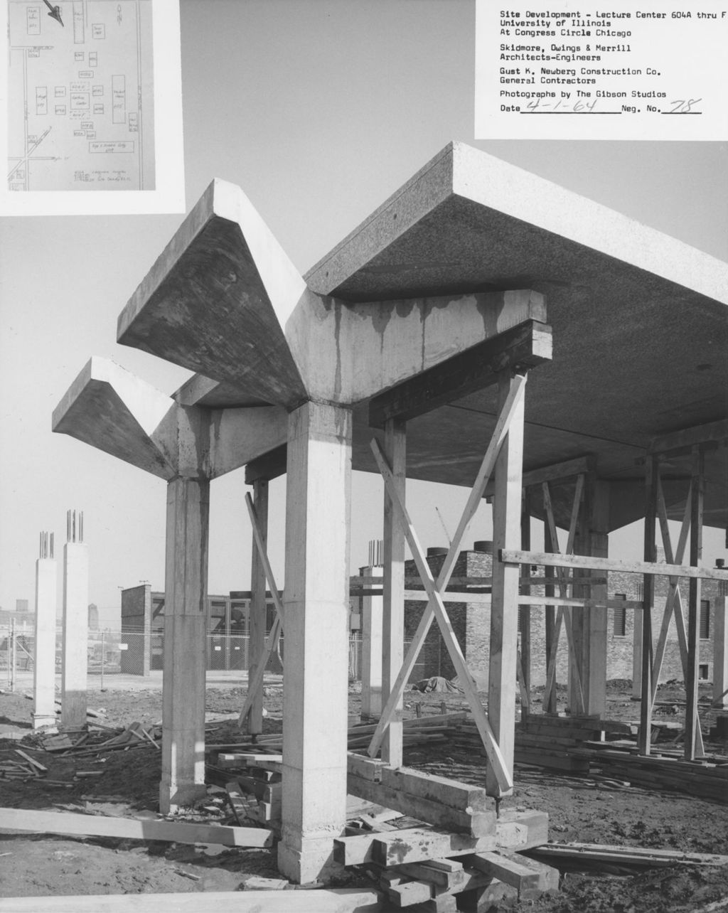 Miniature of Elevated walkway construction, University of Illinois at Chicago Circle