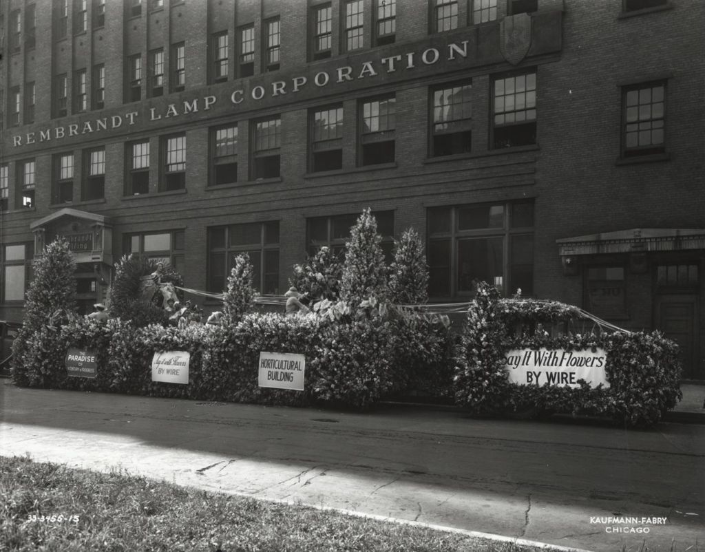 Miniature of The Allied Florists Association float getting ready for a parade at the Century of Progress.
