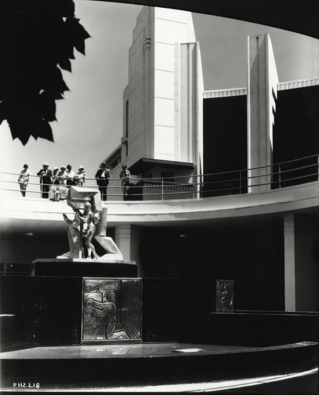 Miniature of View of the Hall of Science fountain and the Fountain of Science sculpture