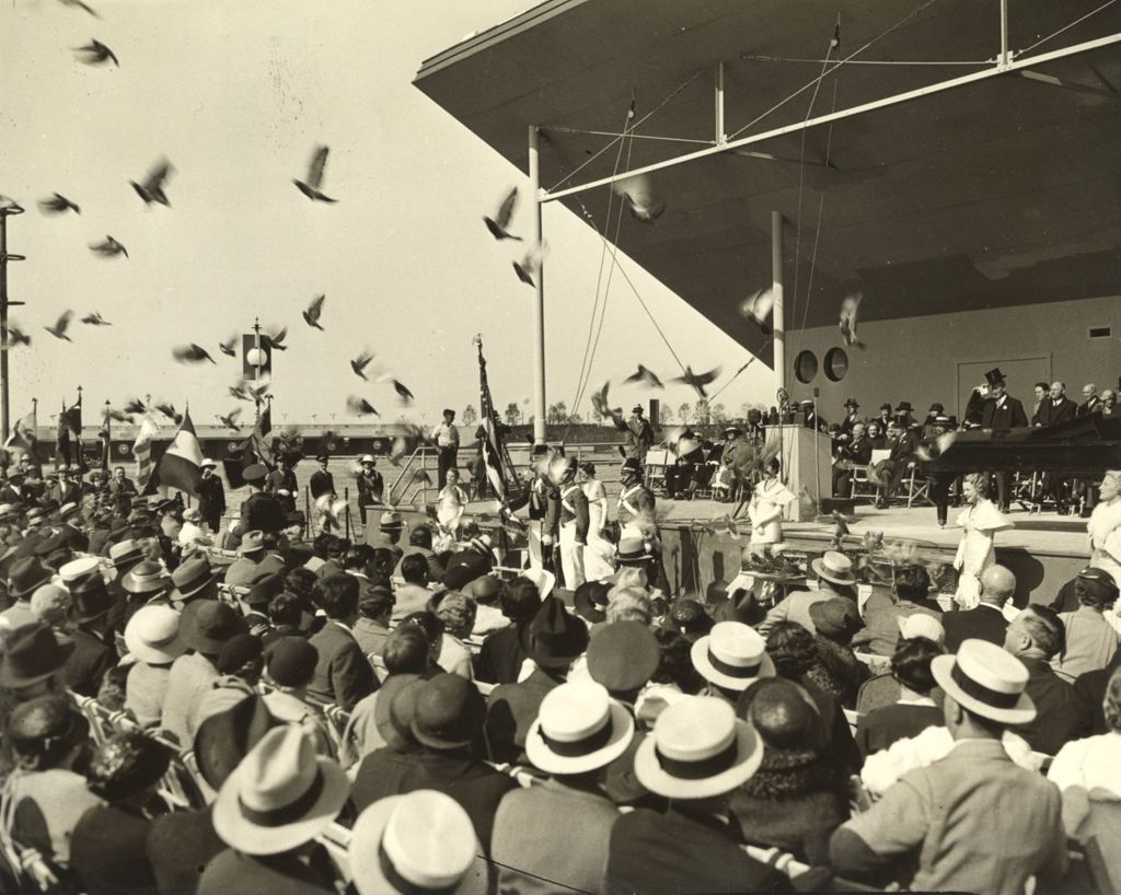 Two hundred homing pigeons released as part of the opening day ceremonies at the new World's Fair