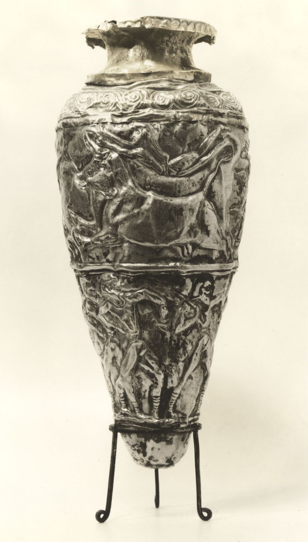 Miniature of Minoan vase ca. 1530-1750 B.C.E.