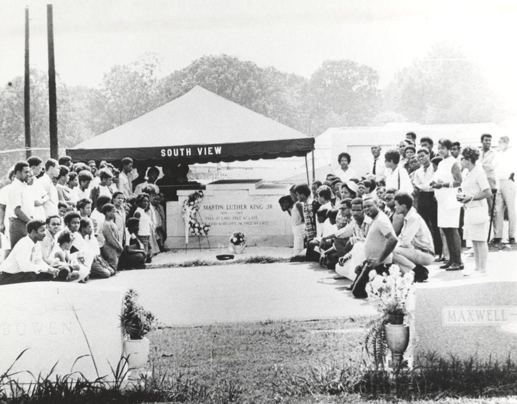 Miniature of People kneeling at Martin Luther King, Jr.'s grave