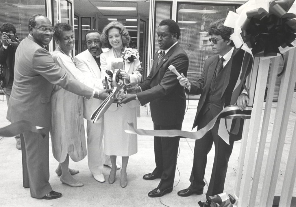Miniature of Ribbon cutting at the new Chicago Urban League headquarters