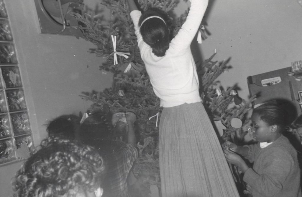 Miniature of Young people decorating a Christmas tree at Parkway Community House