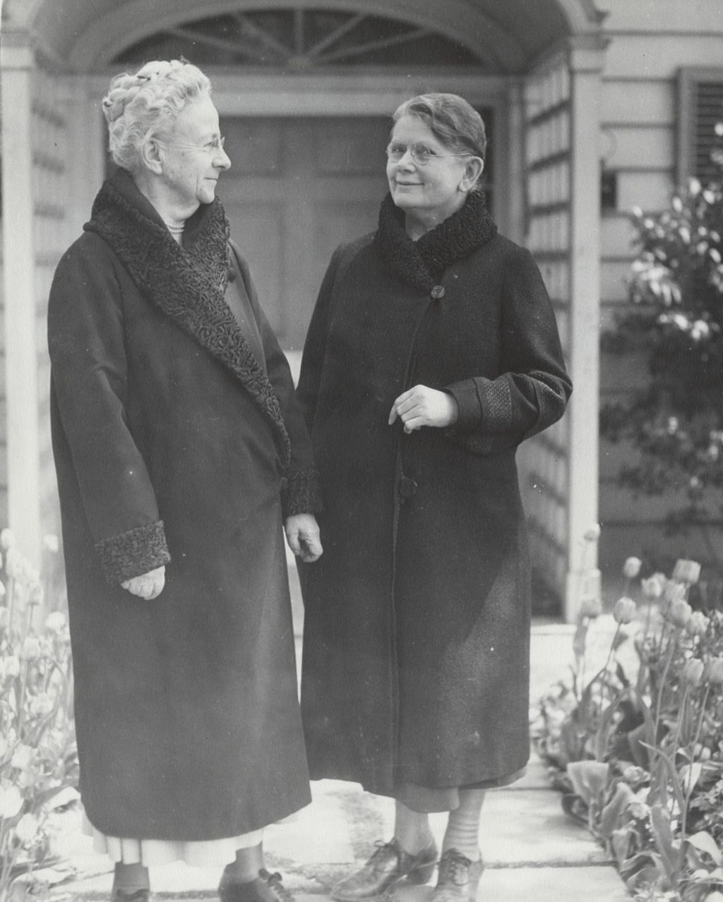 Louise de Koven Bowen and Thora Lund standing outside Lilac Cottage at Bowen Country Club