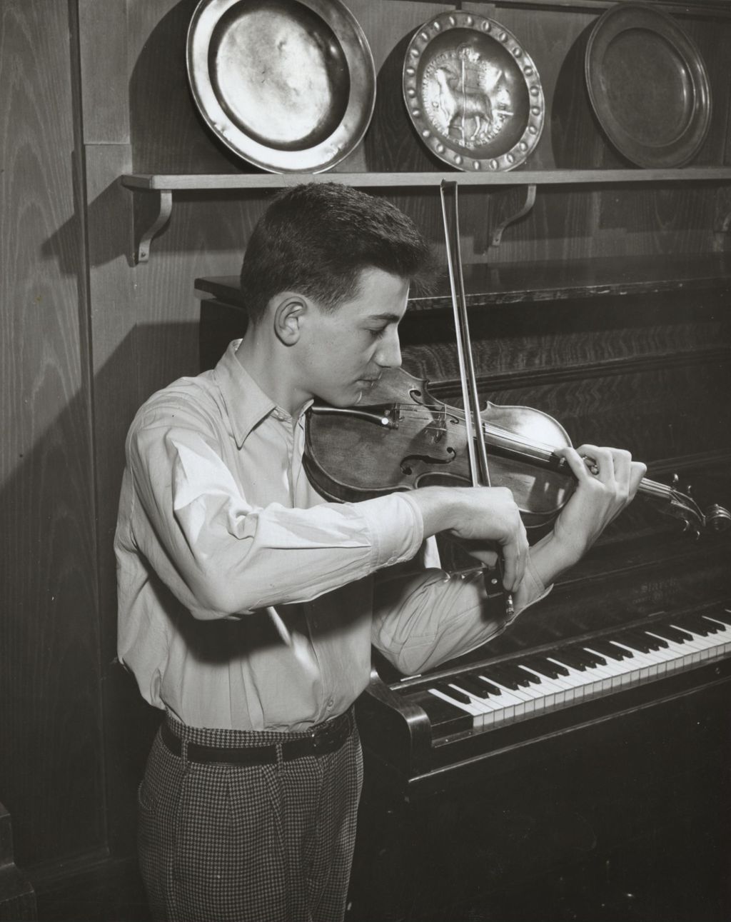Young man playing violin at Hull-House Music School