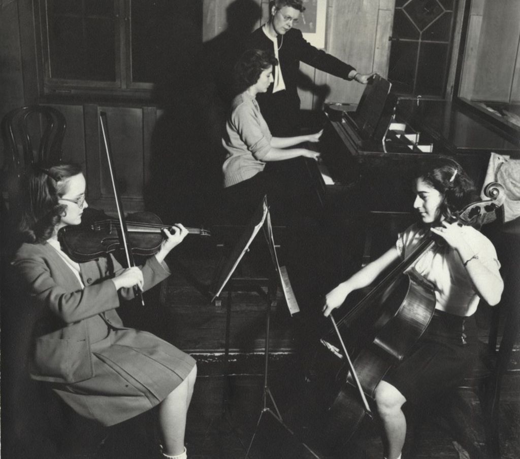 Trio in rehearsal at Hull-House Music School