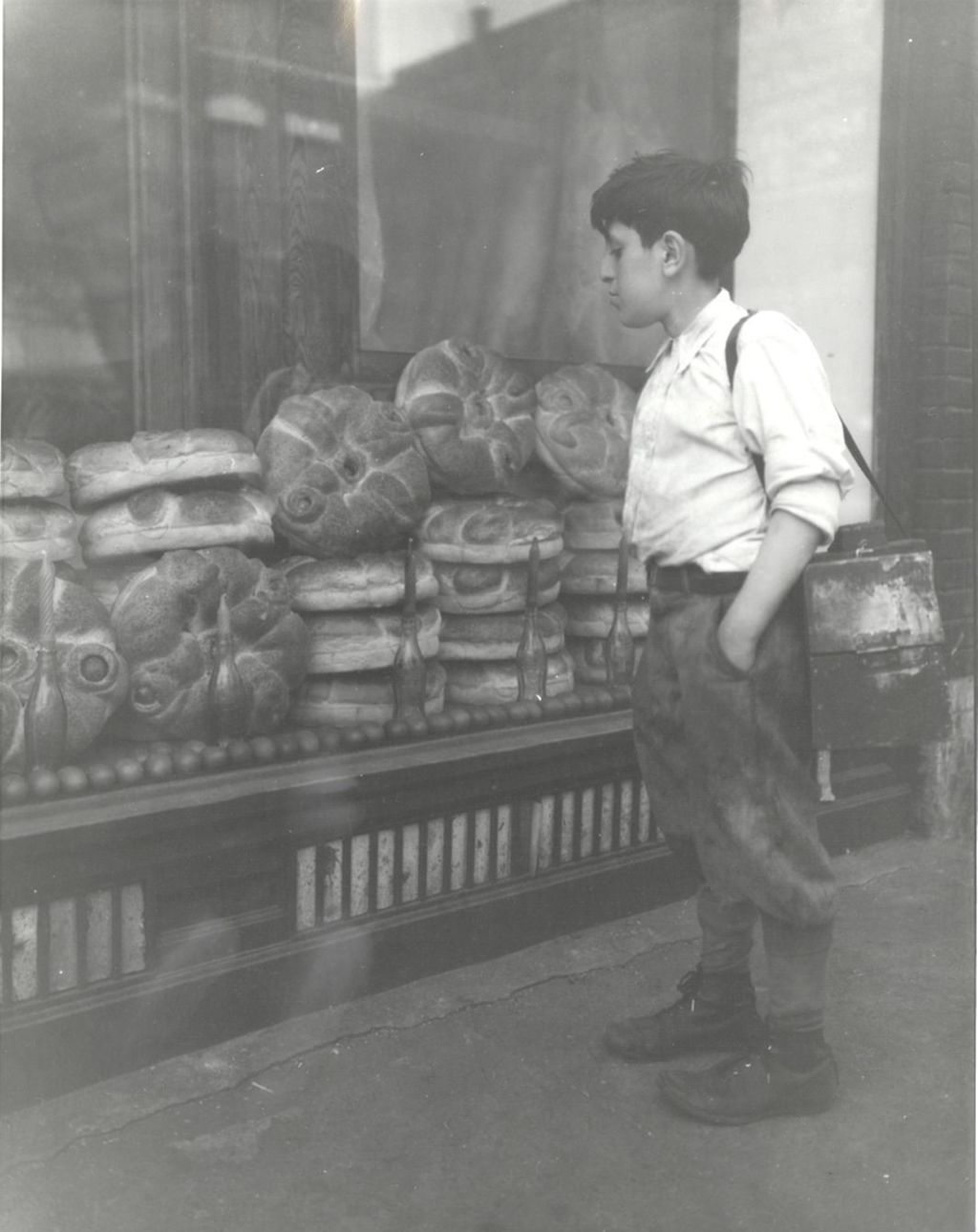 Miniature of Boy looking in a bakery window