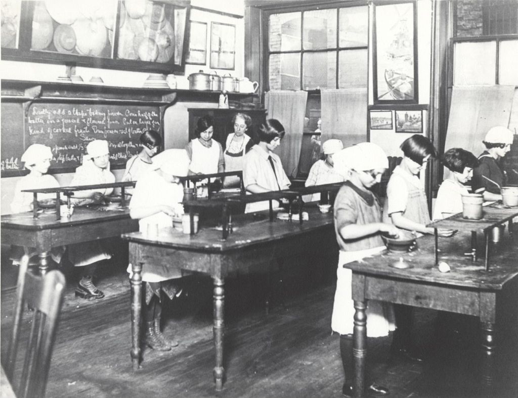 Miniature of Girls in cooking class with instructor