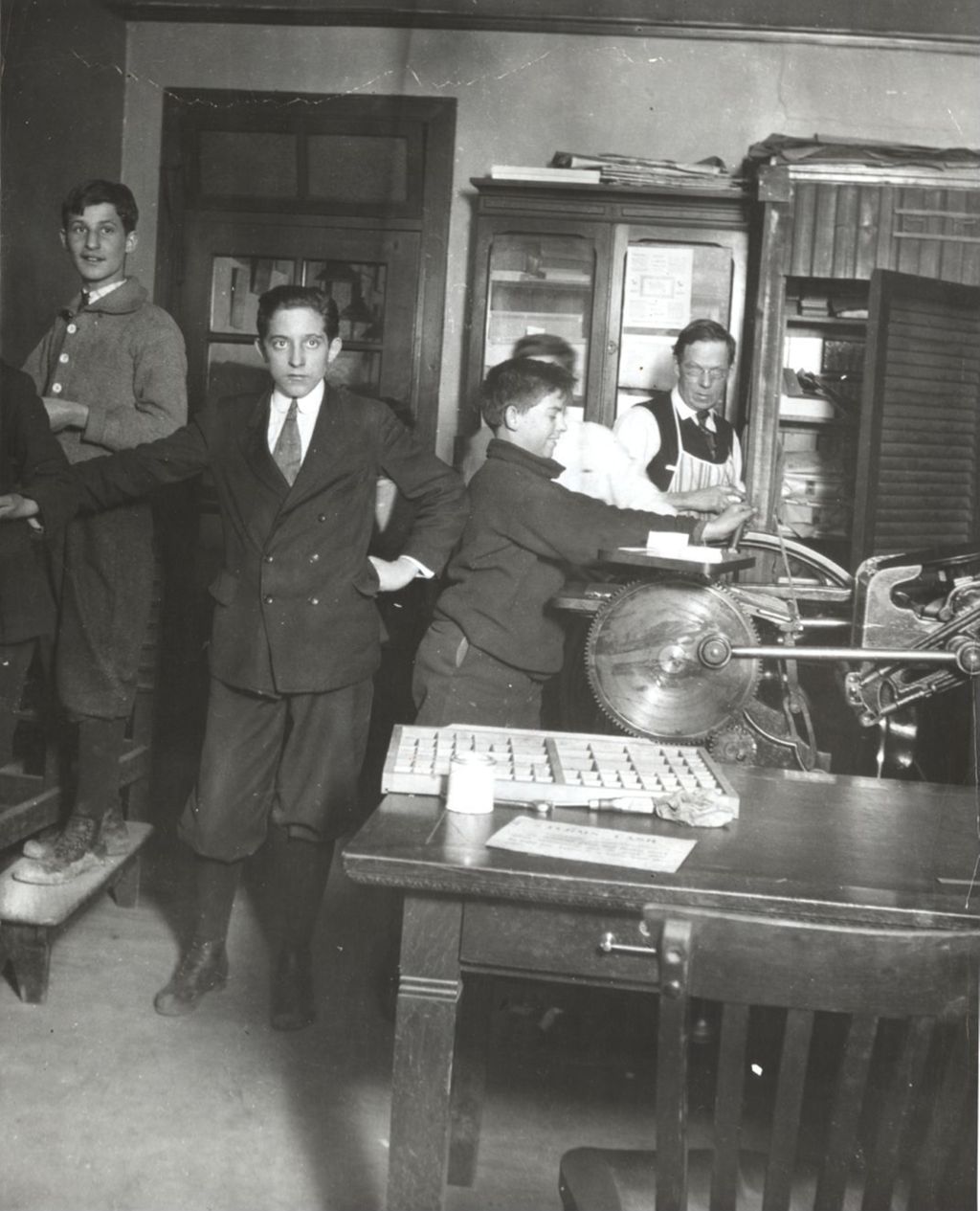 Printing press class in Hull-House boys' club