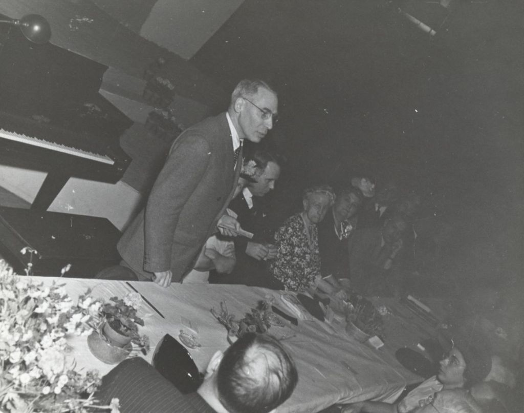 Miniature of Man addresses attendees at Hull-House Annual Dinner, 1941