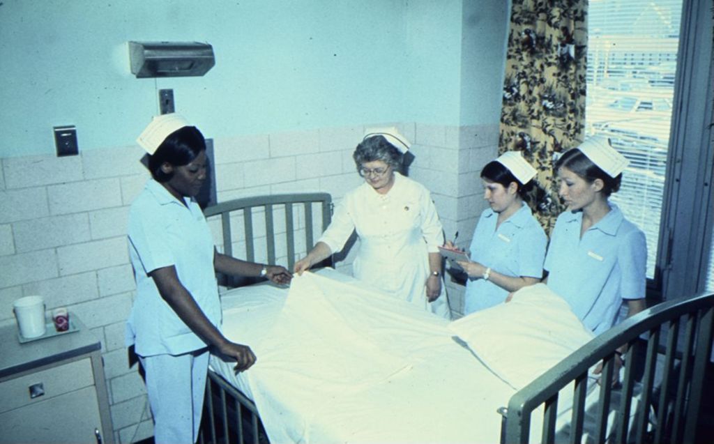 Miniature of Nursing students in hospital room